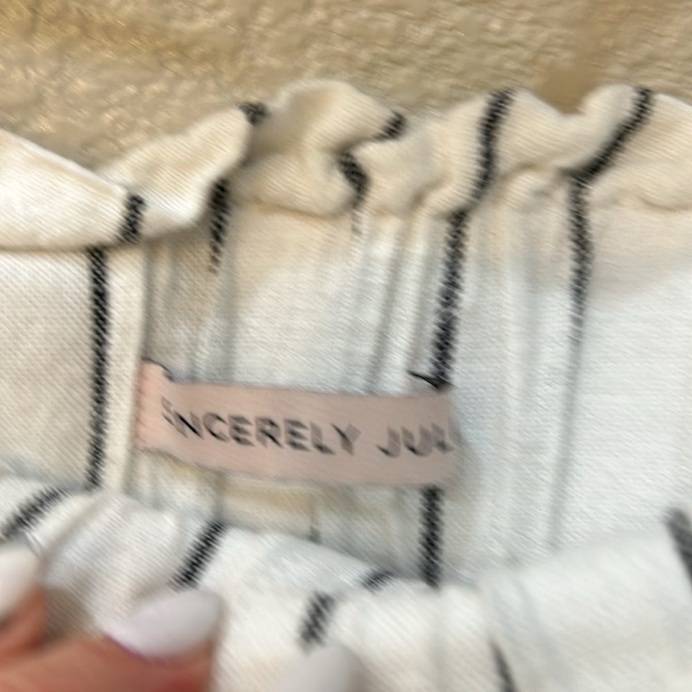 NWOT Tie Waist Striped Shorts - Picture 4 of 5